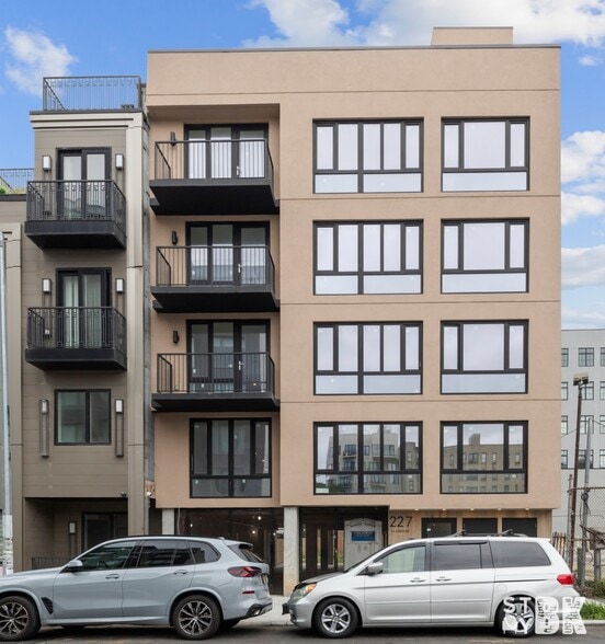 Building Photo - 227 Clarkson Ave