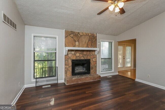 Building Photo - 5710 Deerfield Pl