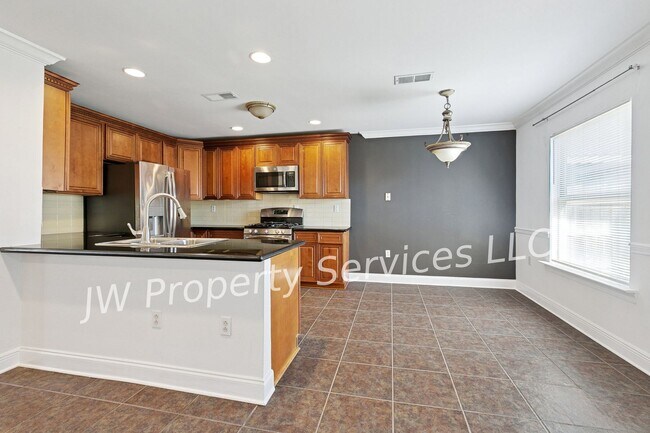 Building Photo - Modern & Spacious 4-Bedroom Home in Gretna