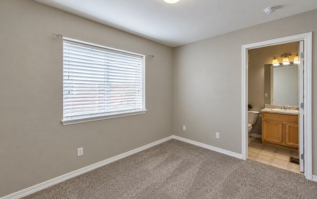 Building Photo - 5703 S Addison Ct