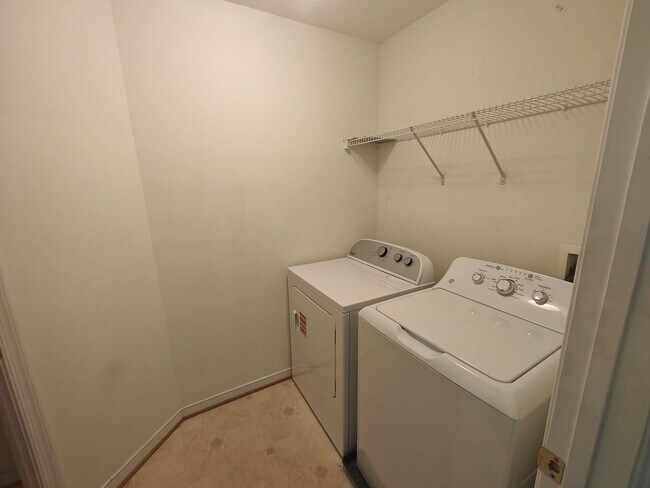 Building Photo - 2625 Piney Ridge Dr