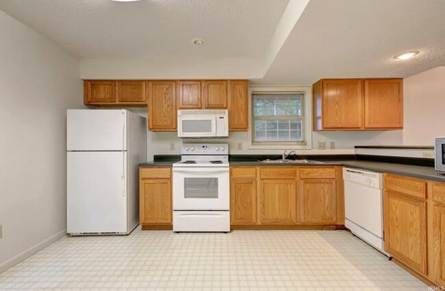 Building Photo - 894 E Sherwood Hills Dr
