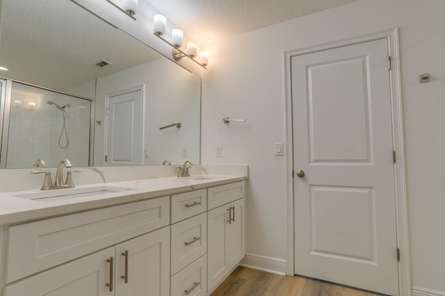 Building Photo - 1401 E Michigan St