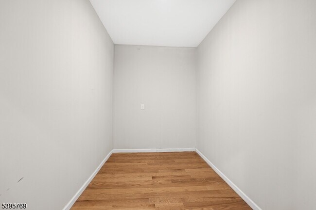 Building Photo - 176 Union Ave