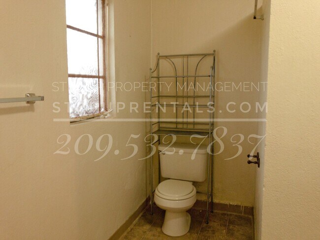 Building Photo - 354 Barretta St