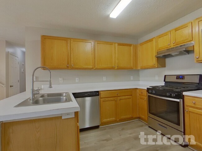 Building Photo - 1960 Lexington Ln