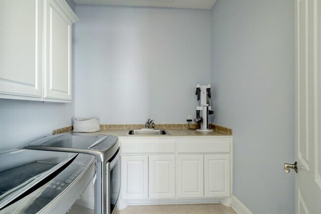 Building Photo - 4626 Braeburn Dr