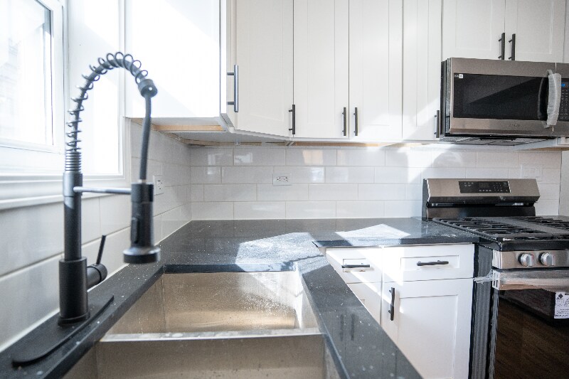 Building Photo - 5735 W Addison St