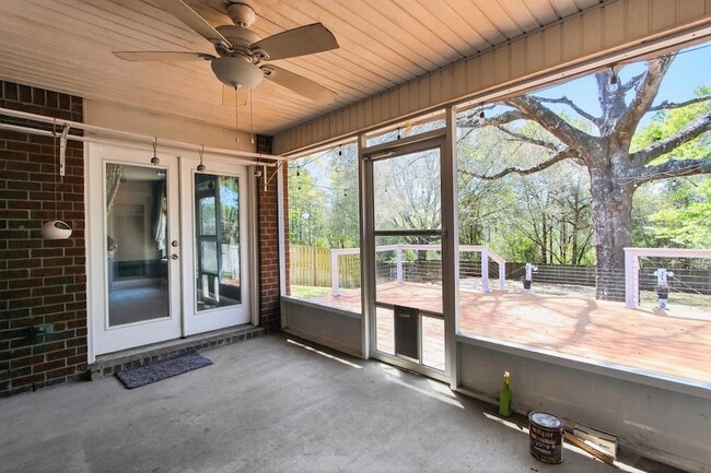 Building Photo - 1249 Northview Dr