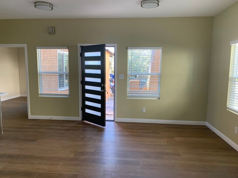 Building Photo - 5117 W 21st St