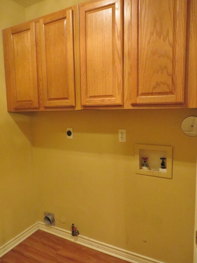 Building Photo - 3 Bedroom 2 Bathroom Parkview Estates Home