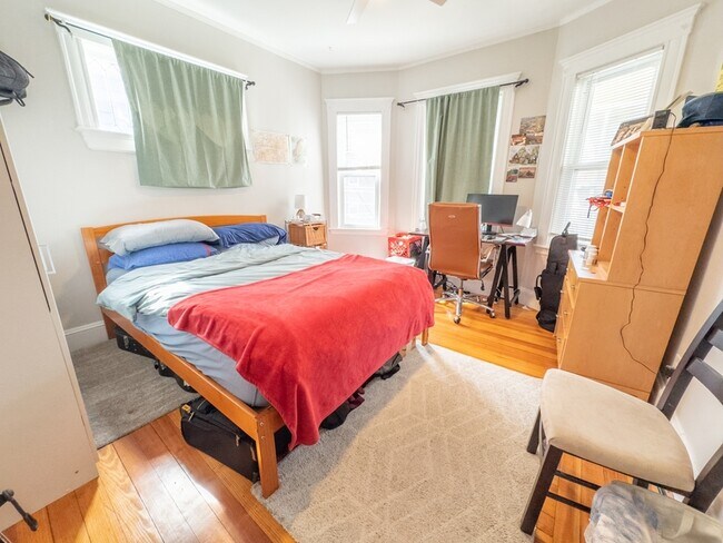 Building Photo - 70 Line St