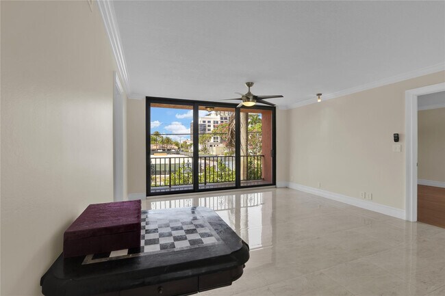 Building Photo - 250 E Royal Palm Rd