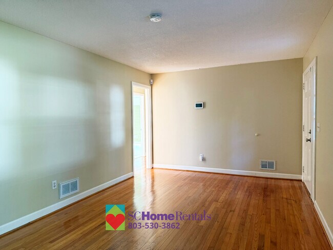 Living Room - 231 Vincenne Rd