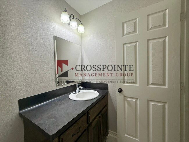 Building Photo - Tour Today! 2 Bedroom 2 Bathroom Duplex!