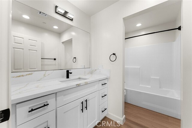 Building Photo - 902 S Hert St