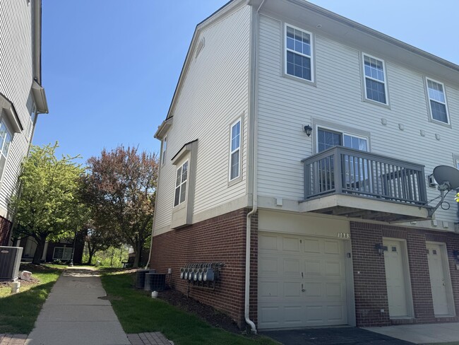 Building Photo - 3083 Promenade Cir