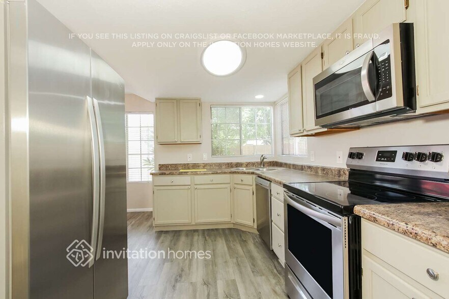 Building Photo - 11018 N 60th Dr