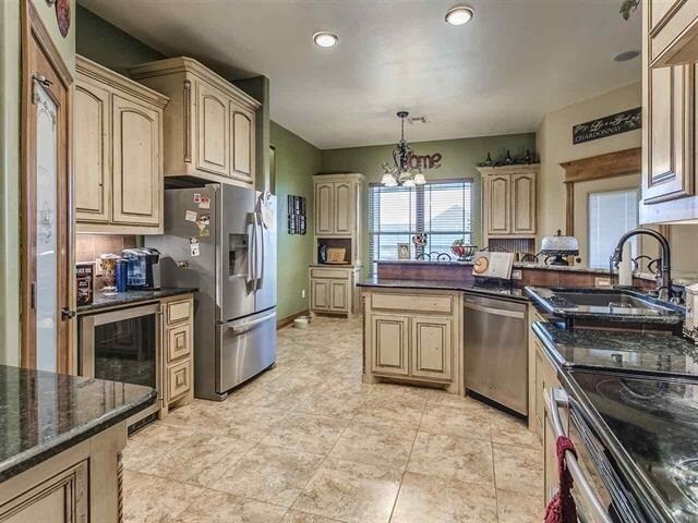 Building Photo - 202 Parkview Dr