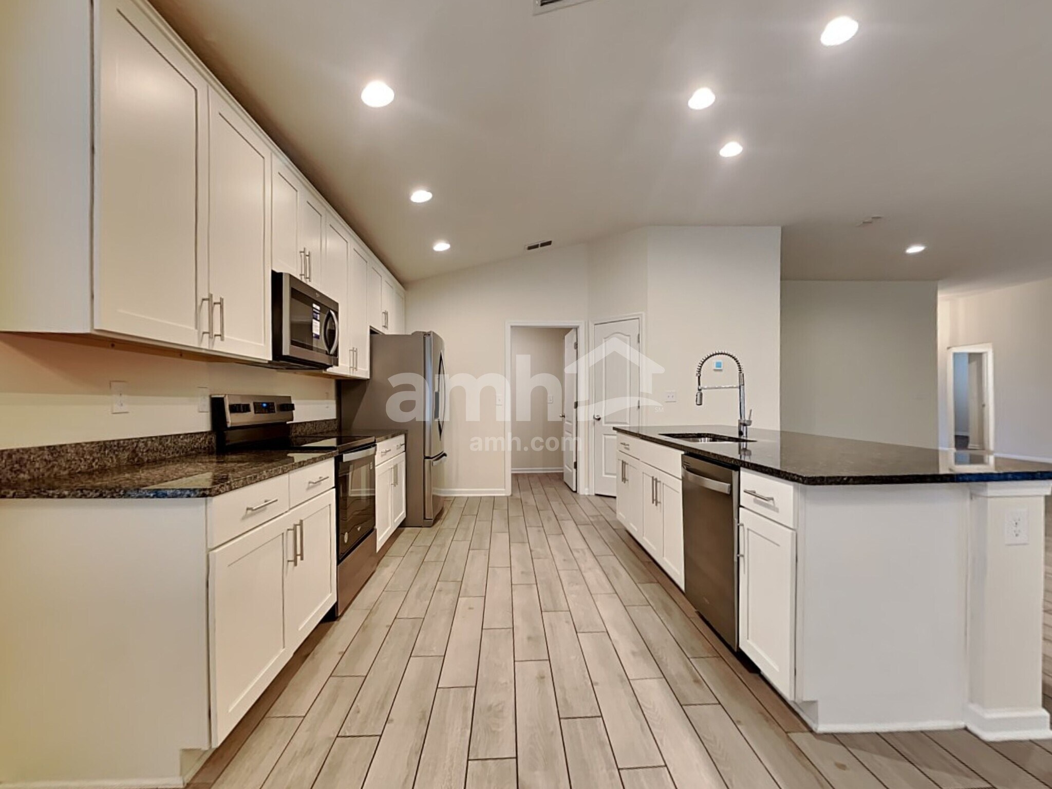 Building Photo - 297 N Hamilton Springs Rd