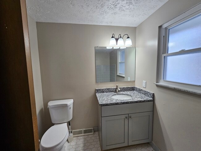 Primary private bath - 3589 Delmar Dr