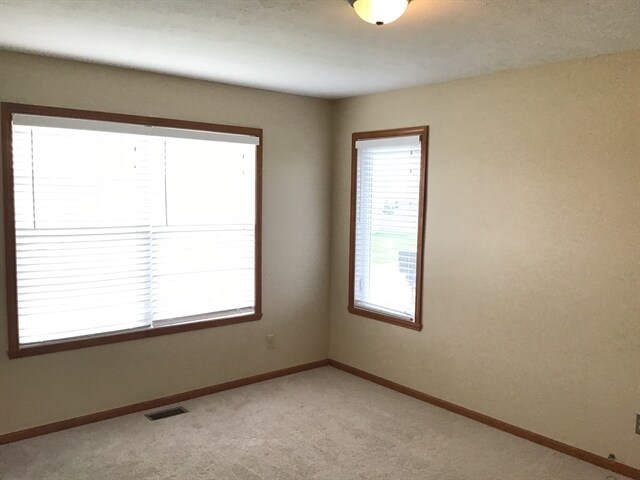 Building Photo - 408 Sherman Ln