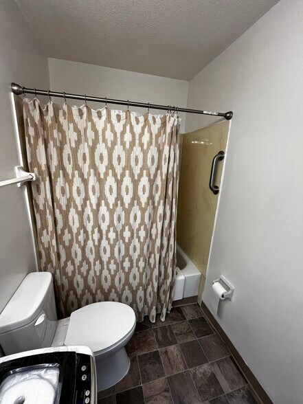 Building Photo - 652 Olde Towne Ave