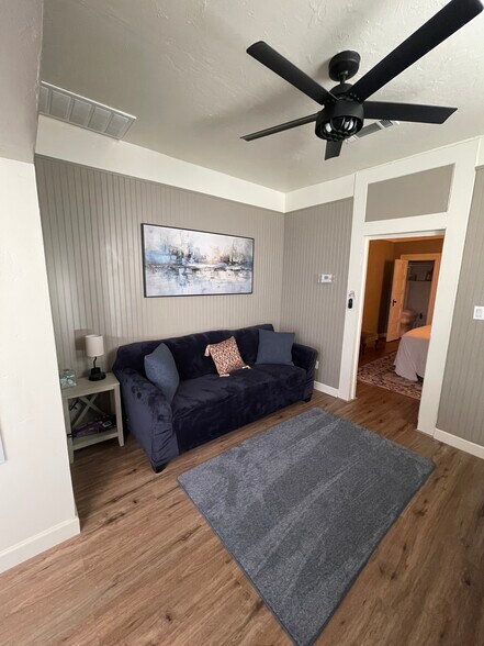 Building Photo - 230 W Myrtle St