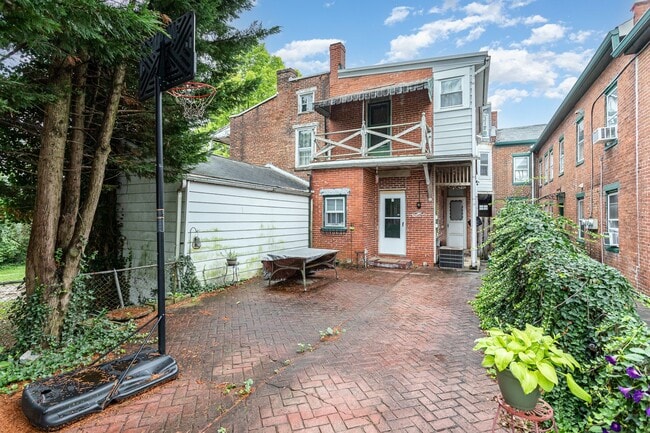Building Photo - 273 S Hanover St
