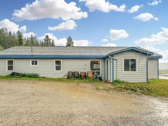 Building Photo - Pets Negotiable, Open Floor Plan and Stora...