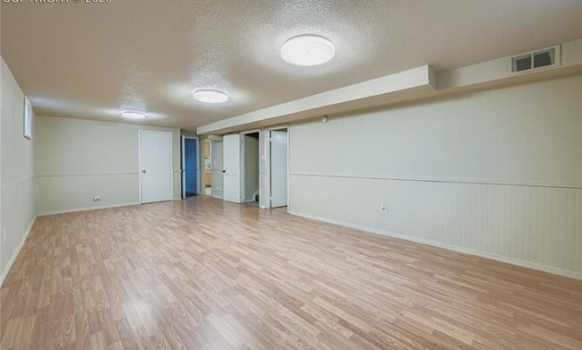 Building Photo - Spacious 5 bedroom, 2 ba, large basement with additional kitchen & private entry