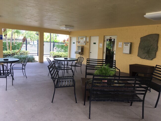 Building Photo - 5192 NE 6th Ave