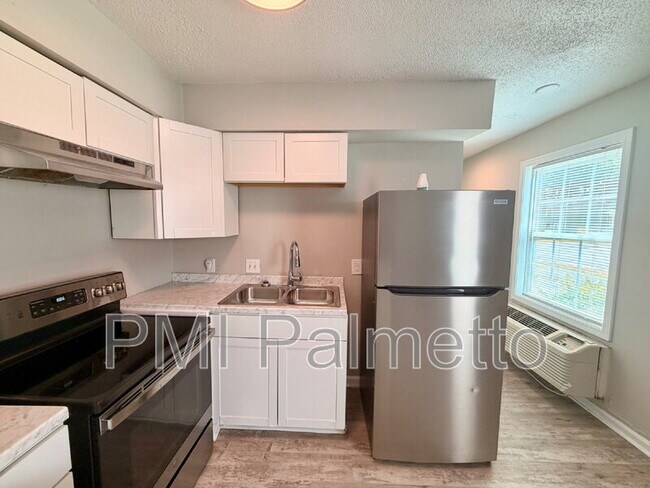 Building Photo - 1908 Tall Pines Cir