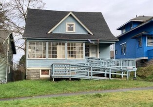 Building Photo - Pre-leasing Today, 4 Bedroom Home in the York Neighborhood