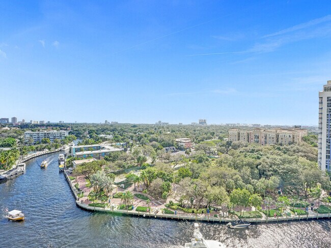 Building Photo - 411 N New River Dr E