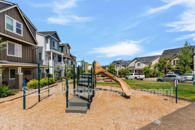 Building Photo - 7595 NW 170th Ave