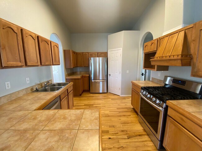 Building Photo - 5 Bedroom/ 3 Bath Home