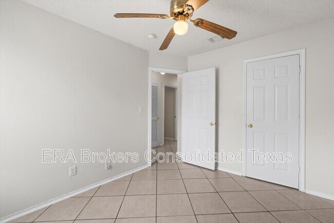 Building Photo - 101 Ina Ct