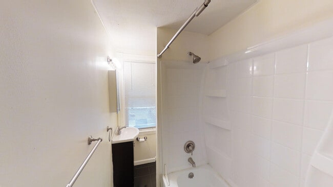 Building Photo - 127 Comstock Pl