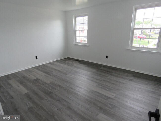 Building Photo - 6261 Patrick Henry Ct