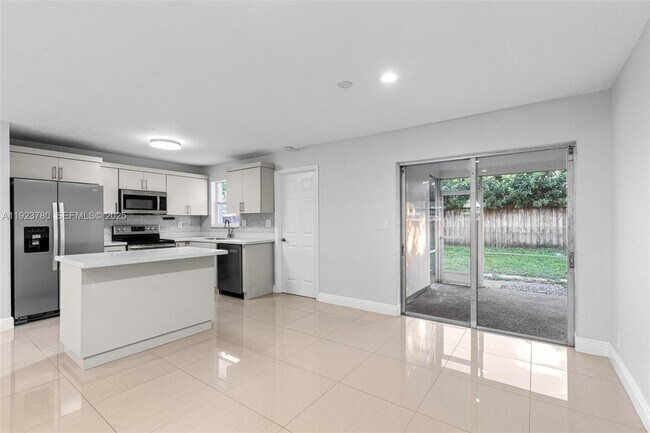 Building Photo - 1472 NE 62nd St