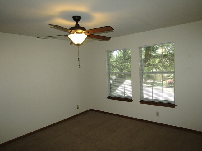 Building Photo - 6106 John Chisum Ln