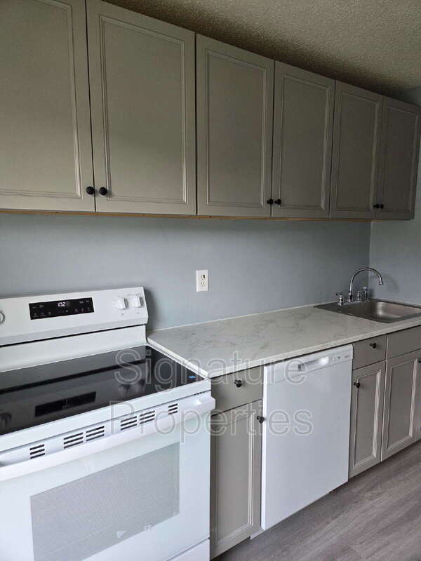 Building Photo - 810 Grayfox Dr