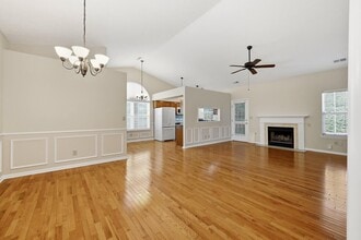 Building Photo - 3013 Redbud Ct