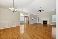 Building Photo - 3013 Redbud Ct