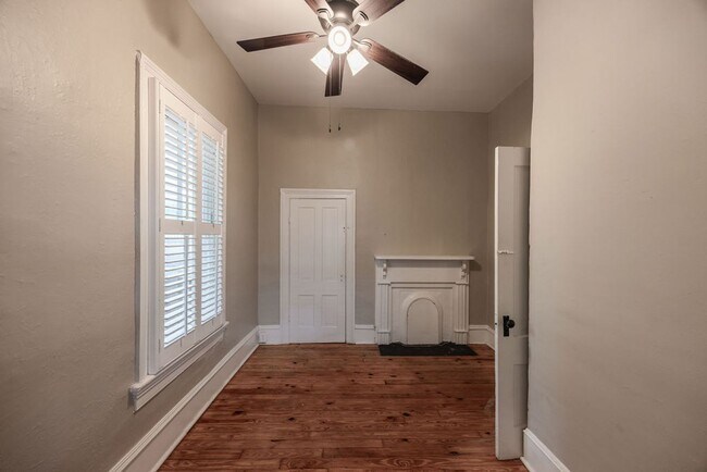 Building Photo - Downtown home walking distance to Mercer L...