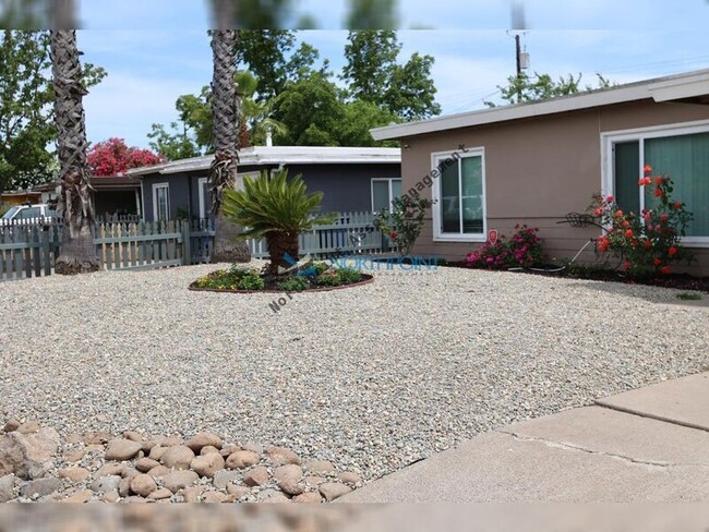 Building Photo - 1220 Browning Dr