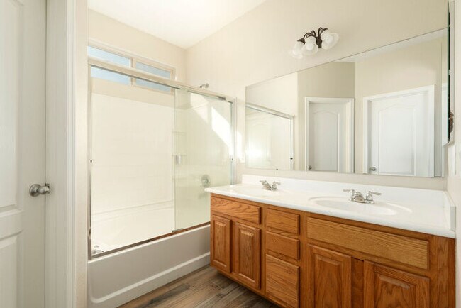 Building Photo - 3 bedroom Home!!