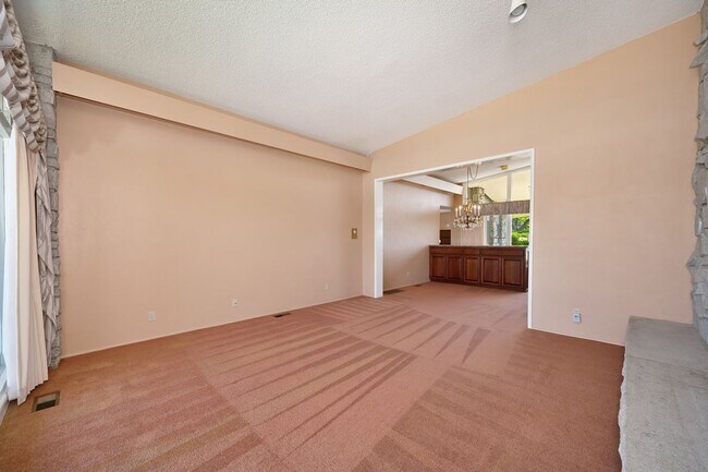 Building Photo - 1000 Grass Valley Hwy