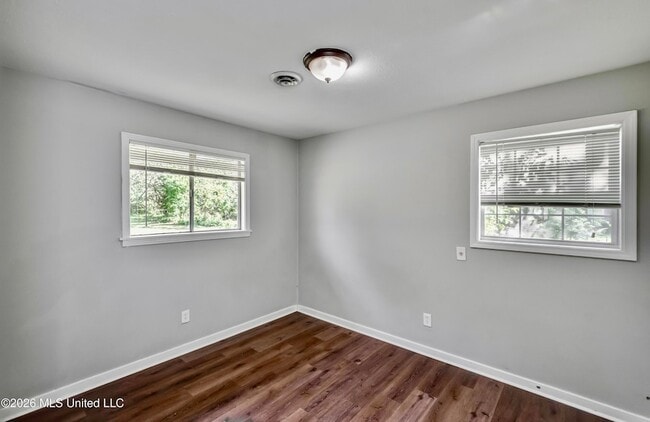 Building Photo - 823 Dunton Rd